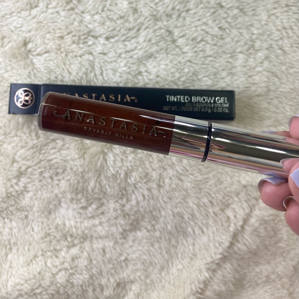 Tinted Brow Gel in Auburn